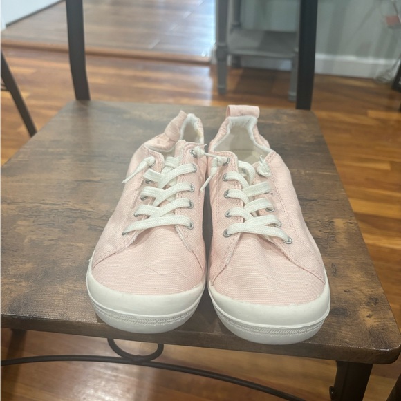 American Eagle By Payless Light Pink Sneakers - Picture 1 of 1
